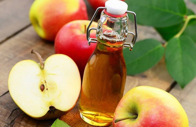Giấm táo là cách xóa mờ vết thâm sau mụn hiệu quả
