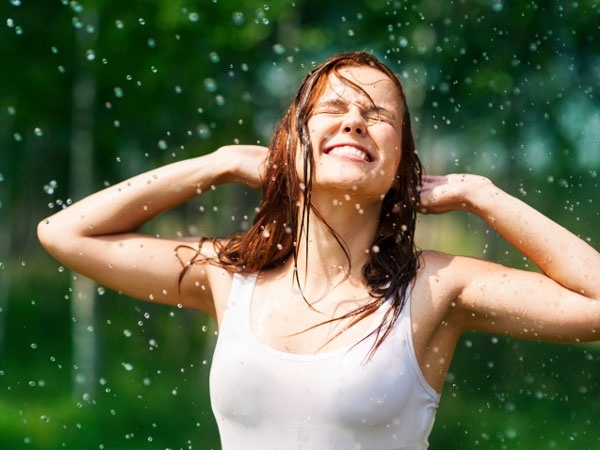 Cách chăm sóc dưỡng trắng da ngày mưa